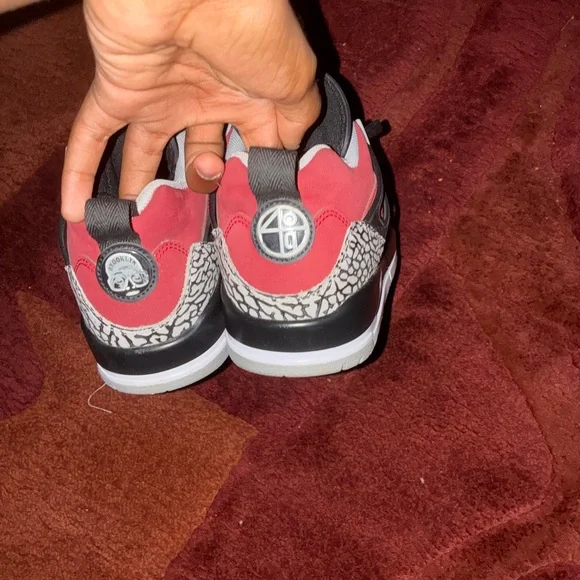 Jordan 4 rd and black - Picture 4 of 4